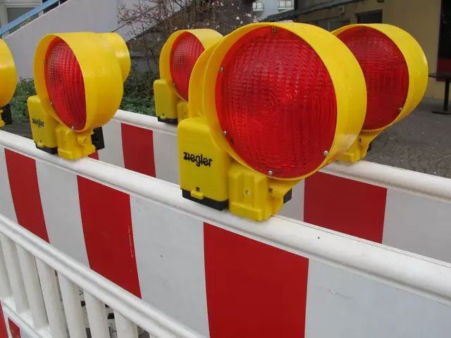 Baustellenschilder zur Straßensperrung