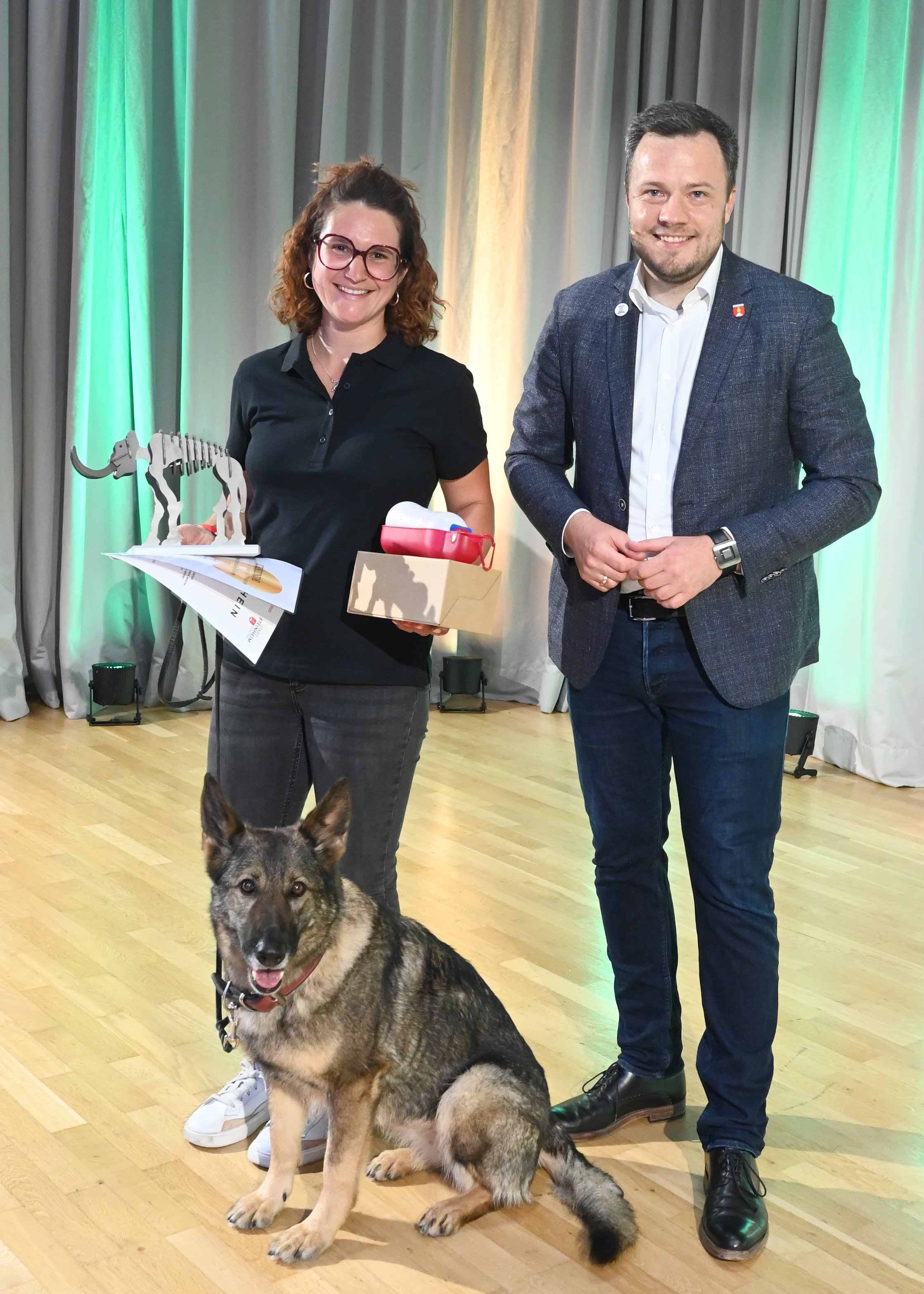 Melissa Nägele mit ihrer Schäferhündin Paji von Lupus in fabula - Agility mit Schäferhunden (Verein für Deutsche Schäferhunde)